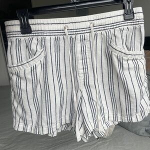 GAP Women's Linen Striped Shorts in White and navy- size small